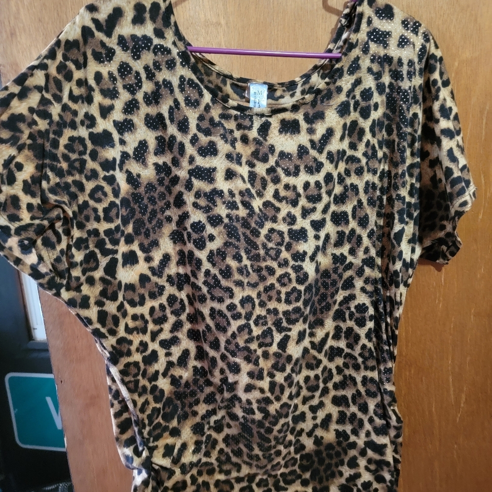2X Cheetah Fitted Blouse with back cutouts